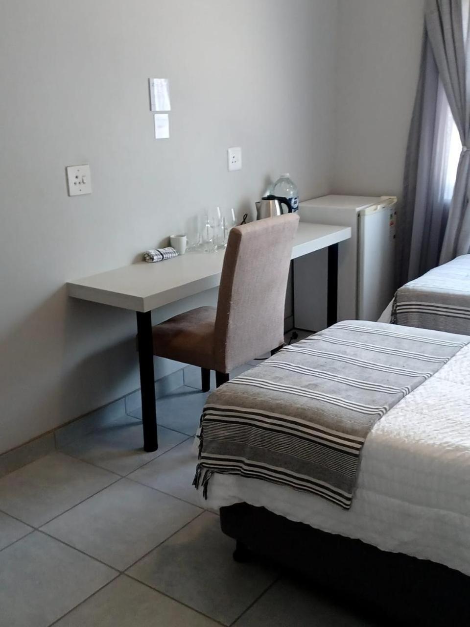 Oppi Draai Guesthouse Oudtshoorn Extérieur photo