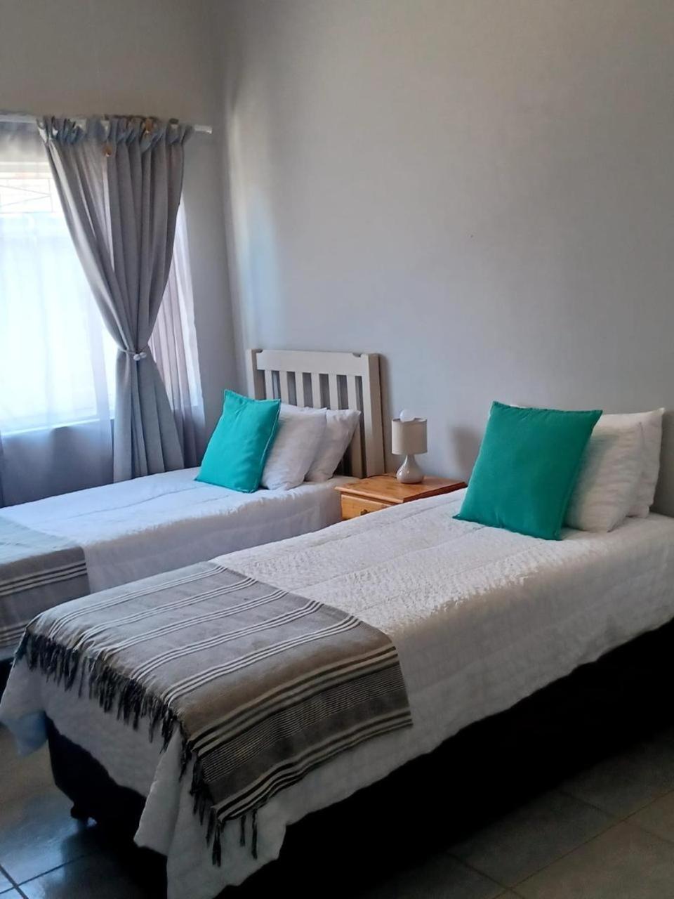 Oppi Draai Guesthouse Oudtshoorn Extérieur photo