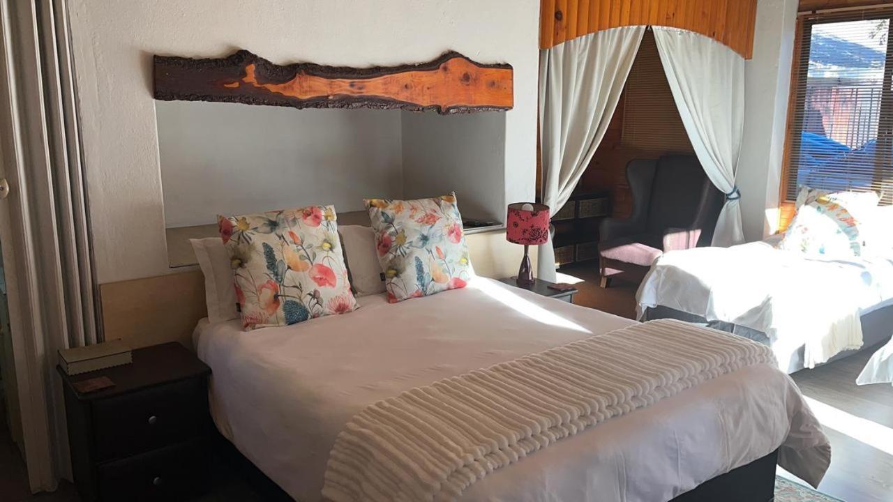 Oppi Draai Guesthouse Oudtshoorn Extérieur photo